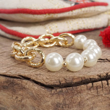 Load image into Gallery viewer, Chunky Chain + Pearls Bracelet