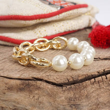 Load image into Gallery viewer, Chunky Chain + Pearls Bracelet