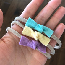 Load image into Gallery viewer, Top Knot Felt Bow Newborn Headband Set, Choose your colors