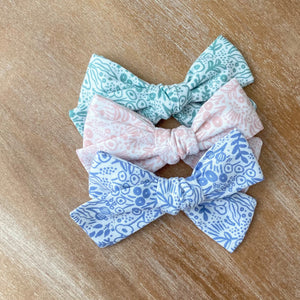 Periwinkle Basic Floral Bow